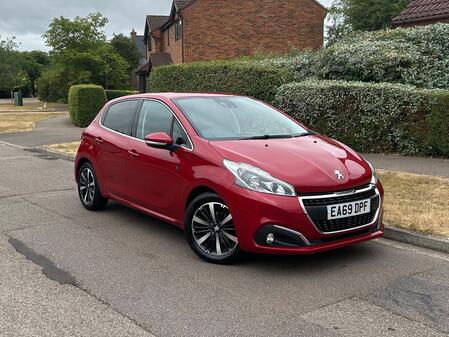 PEUGEOT 208 1.2 PureTech Tech Edition